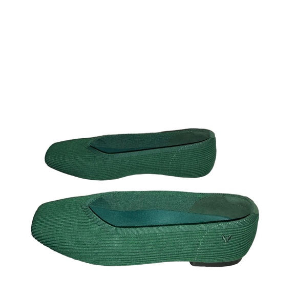 Women's VIVAIA Green MARGOT 2.0 Square Toe V-Cut Flats Size 37.5W EUC - Picture 1 of 7